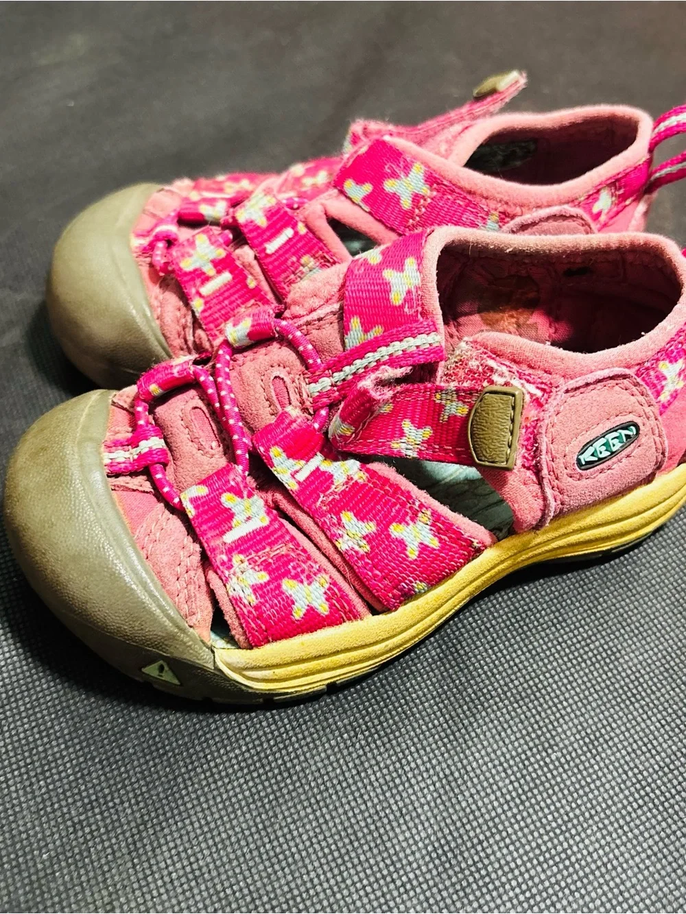 Girls Toddler Pink Keen Sandals With Blue Butterfly’s Size 8